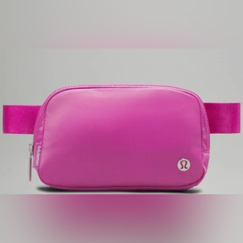 NWT lululemon Everywhere Belt Bag with Long Strap
